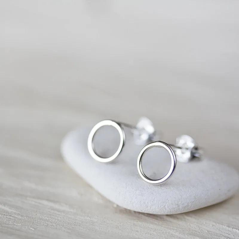 7mm Minimalist Silver Circle Stud Earrings