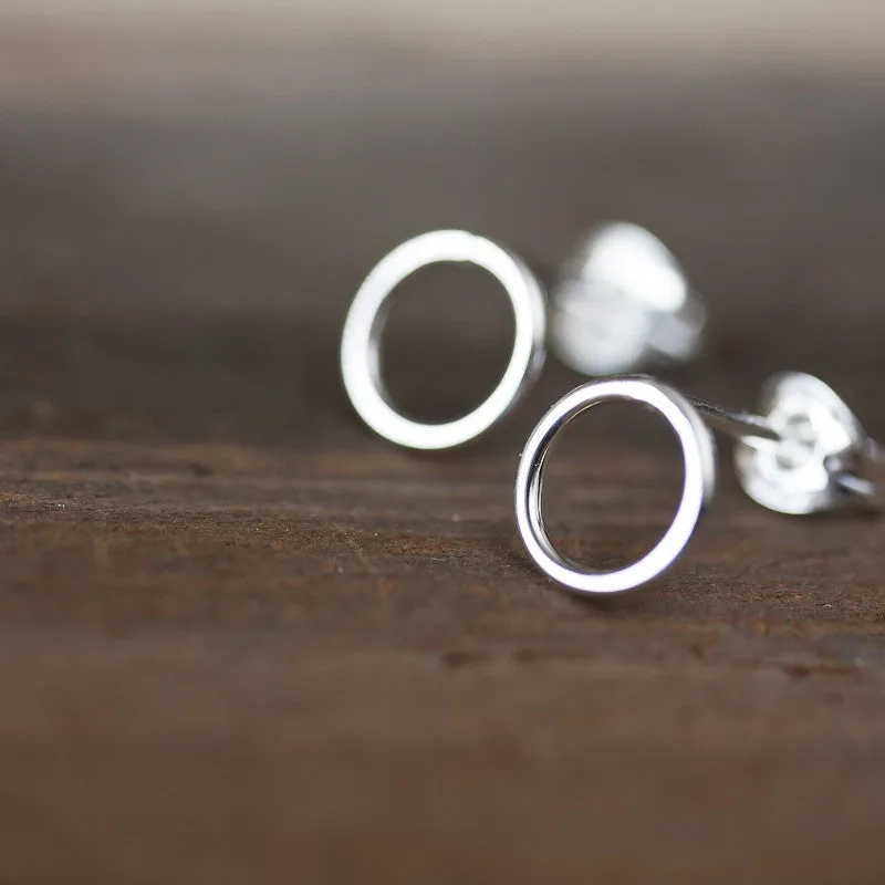 7mm Minimalist Silver Circle Stud Earrings