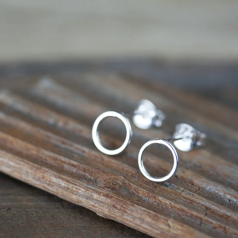 7mm Minimalist Silver Circle Stud Earrings