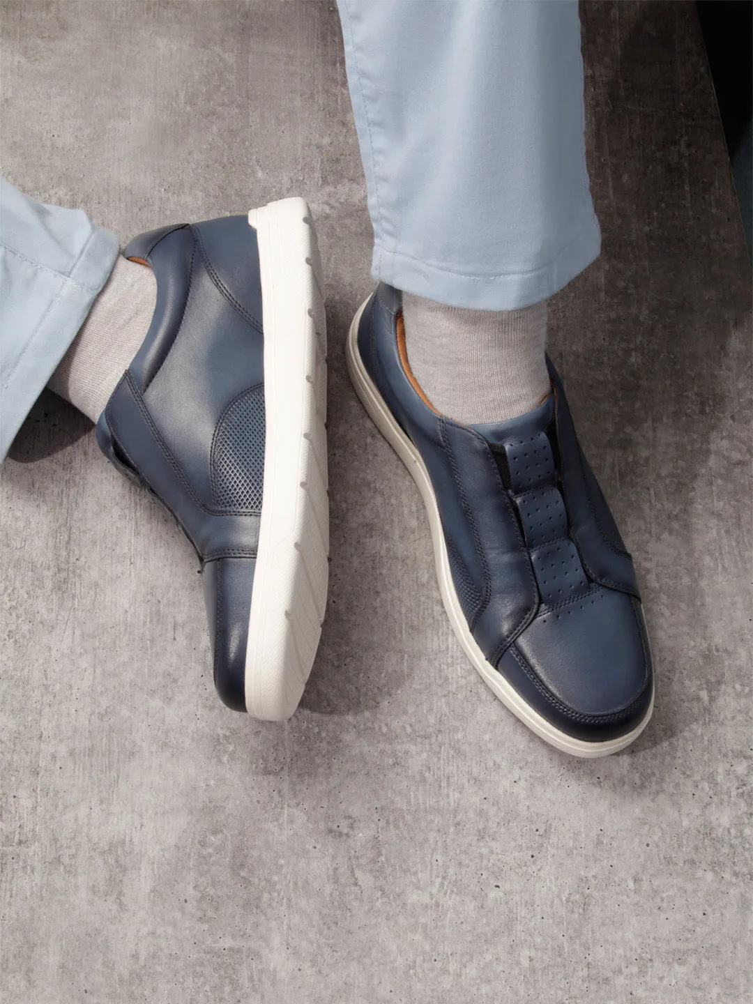 Men Blue Leather Sneaker (ID3088)